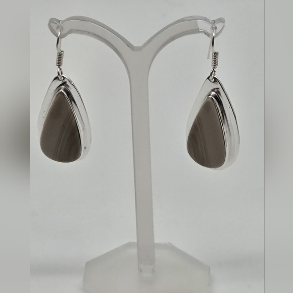 NWOT Handmade Teardrop Shape Striated Agate Earrings - Picture 7 of 8